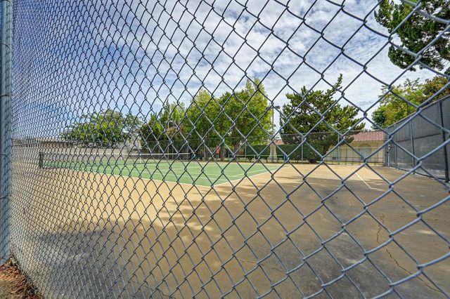 7309 Sunleaf Ln, Sacramento, CA 95828