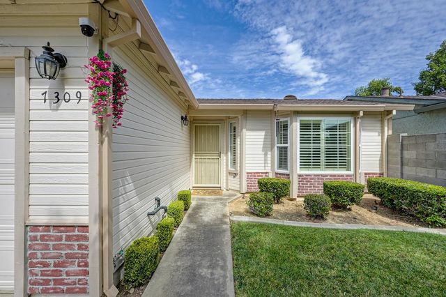 7309 Sunleaf Ln, Sacramento, CA 95828