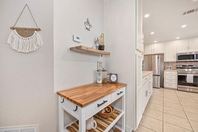 7309 Sunleaf Ln, Sacramento, CA 95828