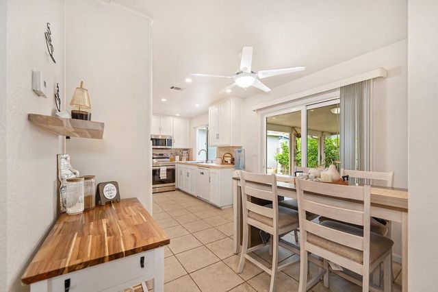7309 Sunleaf Ln, Sacramento, CA 95828
