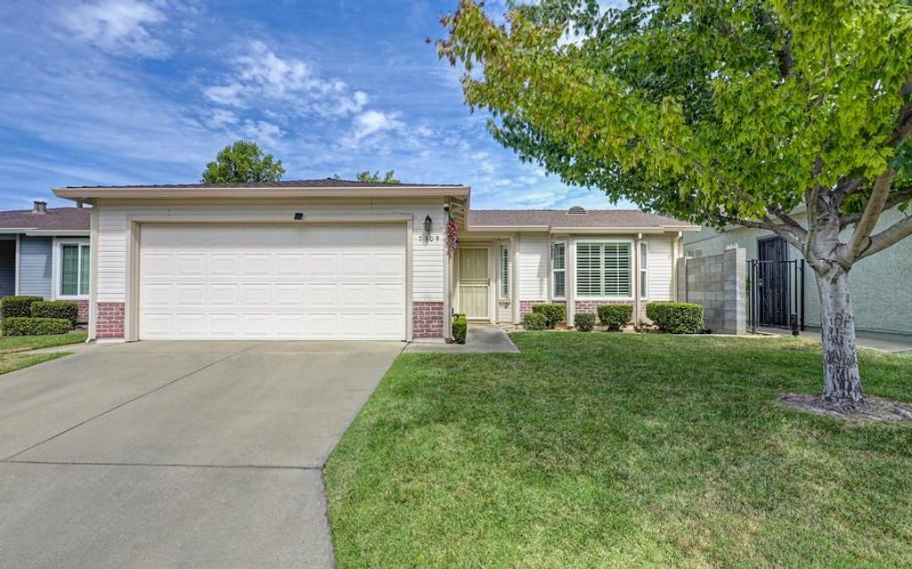 7309 Sunleaf Ln, Sacramento, CA 95828