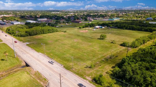 00 25 Avenue, Texas City, TX 77590
