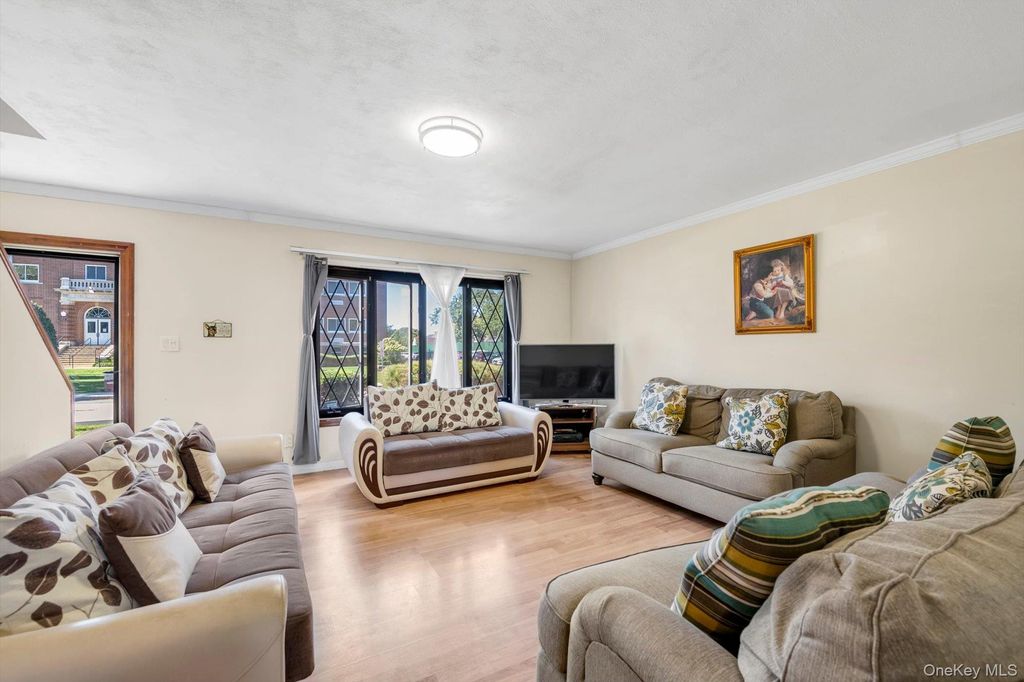 65 Clearstream Avenue, Valley Stream, NY 11580 — photo 2
