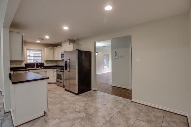 1311 S Edgefield Avenue, Dallas, TX 75208