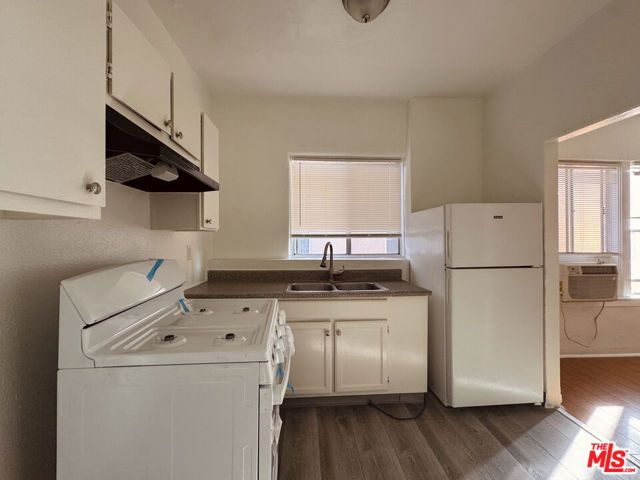 920 S S Hobart Blvd 403, Los Angeles, CA 90006