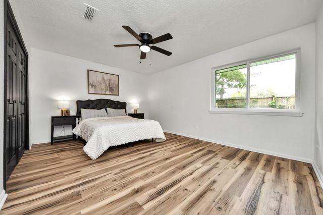 17114 Barcelona Drive, Friendswood, TX 77546