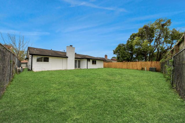 17114 Barcelona Drive, Friendswood, TX 77546