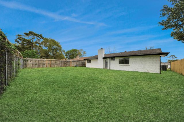 17114 Barcelona Drive, Friendswood, TX 77546