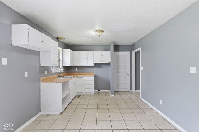 3242 Pawnee Drive, Indianapolis, IN 46235