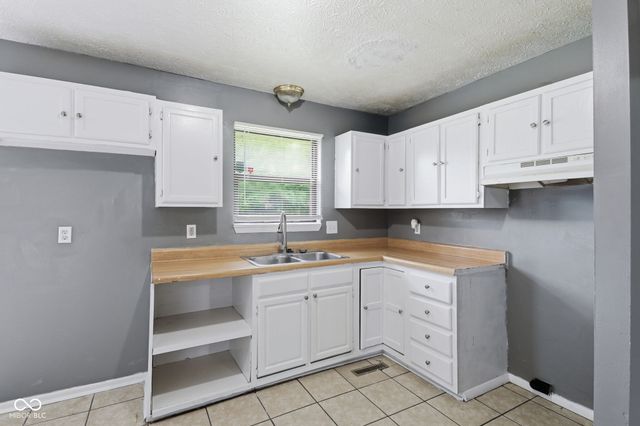 3242 Pawnee Drive, Indianapolis, IN 46235