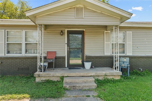 305 Avenue I, Lacy Lakeview, TX 76705