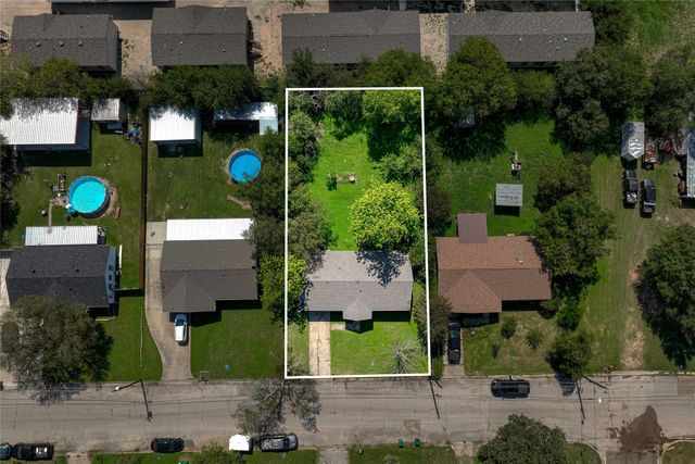 305 Avenue I, Lacy Lakeview, TX 76705