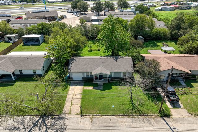 305 Avenue I, Lacy Lakeview, TX 76705
