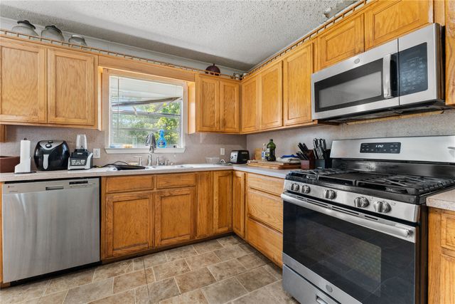 305 Avenue I, Lacy Lakeview, TX 76705