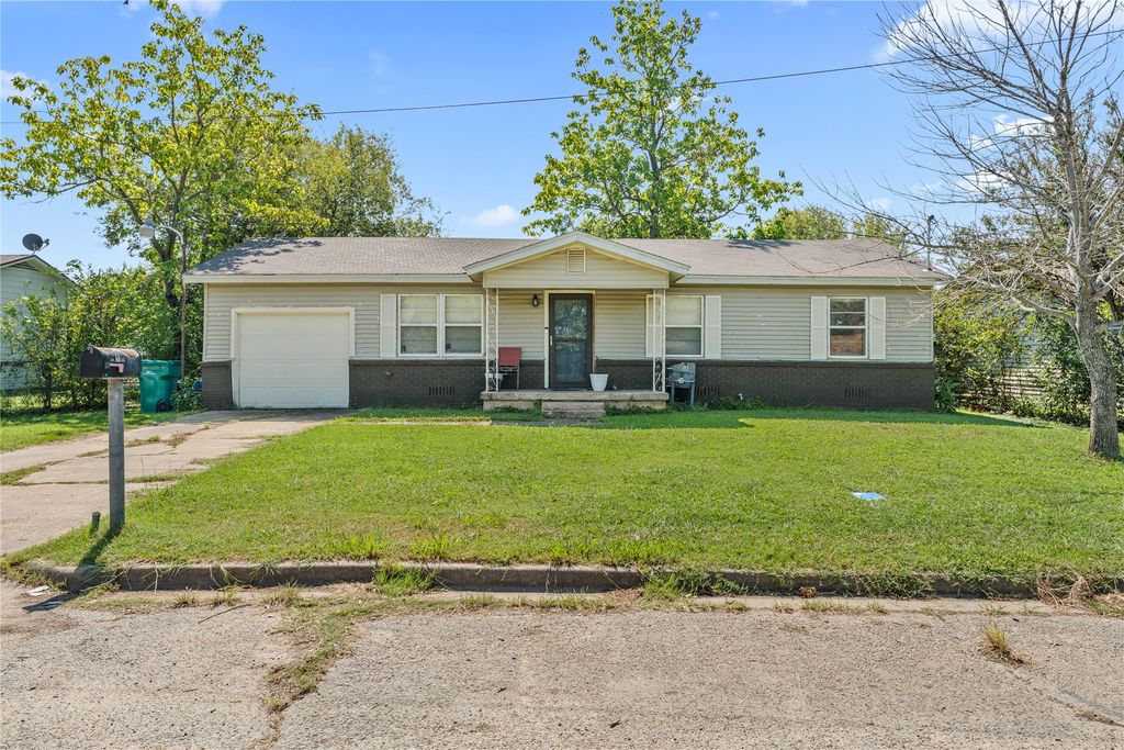 305 Avenue I, Lacy Lakeview, TX 76705