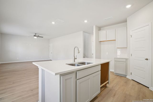 6407 Prince Howard, San Antonio, TX 78239