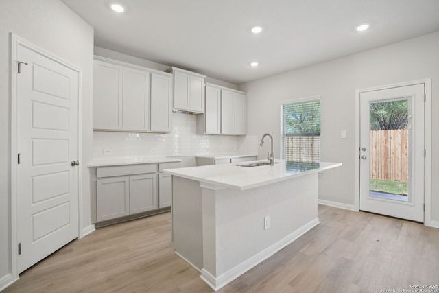 6407 Prince Howard, San Antonio, TX 78239