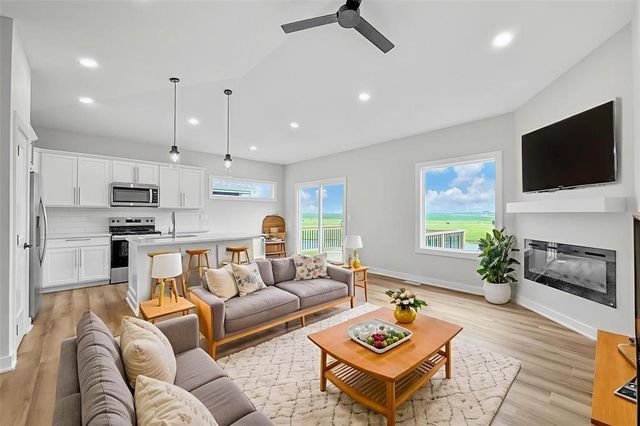 1135 NW Sproul Drive, Waukee, IA 50263