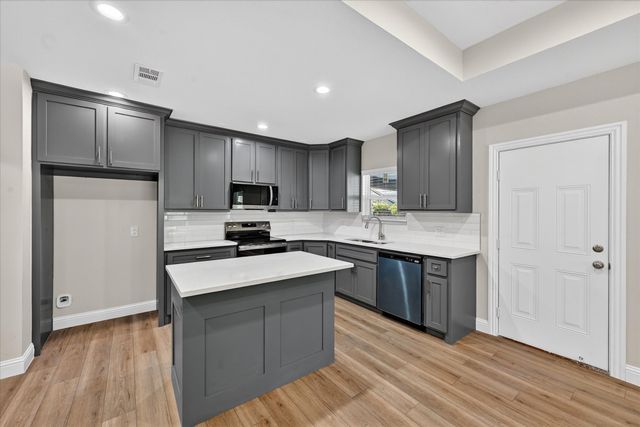 2009 W Sherman Street, Paris, TX 75460