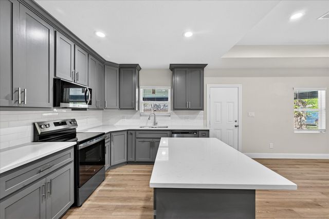 2009 W Sherman Street, Paris, TX 75460