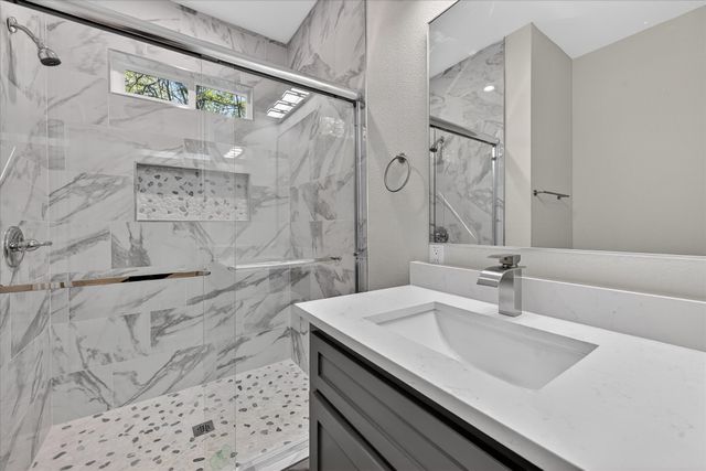 2009 W Sherman Street, Paris, TX 75460