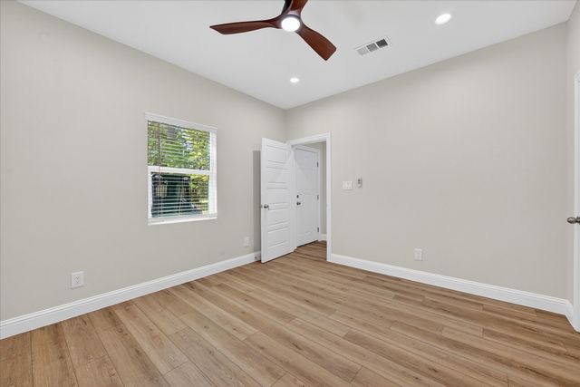 2009 W Sherman Street, Paris, TX 75460