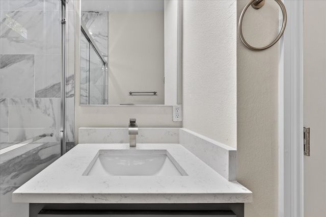 2009 W Sherman Street, Paris, TX 75460