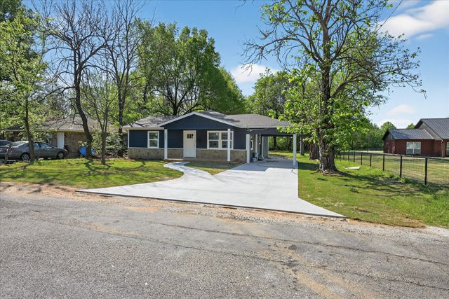 2009 W Sherman Street, Paris, TX 75460