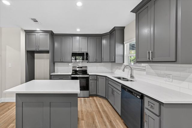 2009 W Sherman Street, Paris, TX 75460