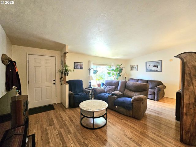 98041 HALLWAY Rd 23, Brookings, OR 97415