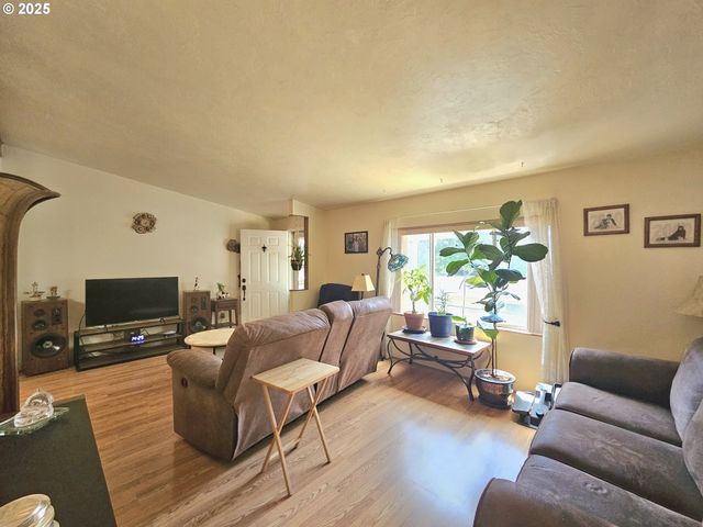 98041 HALLWAY Rd 23, Brookings, OR 97415