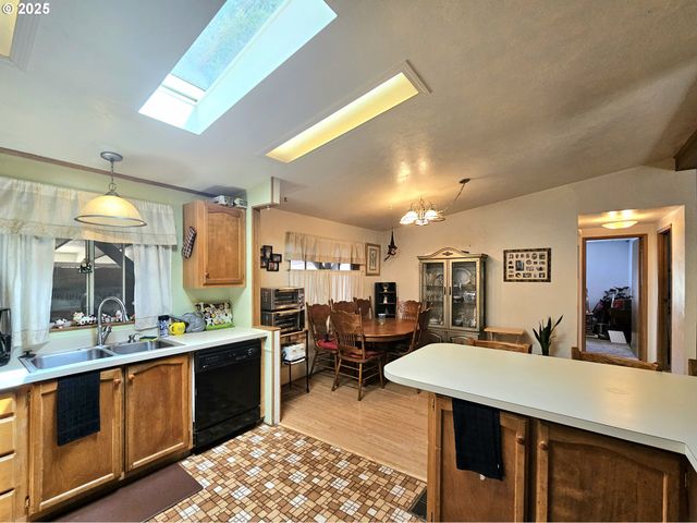 98041 HALLWAY Rd 23, Brookings, OR 97415