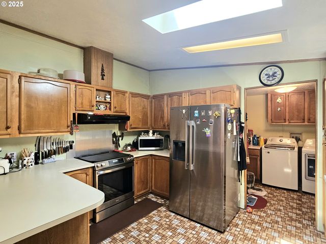 98041 HALLWAY Rd 23, Brookings, OR 97415