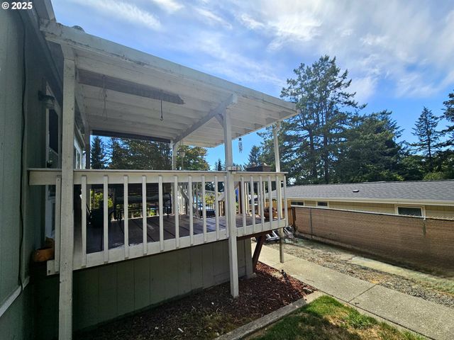 98041 HALLWAY Rd 23, Brookings, OR 97415