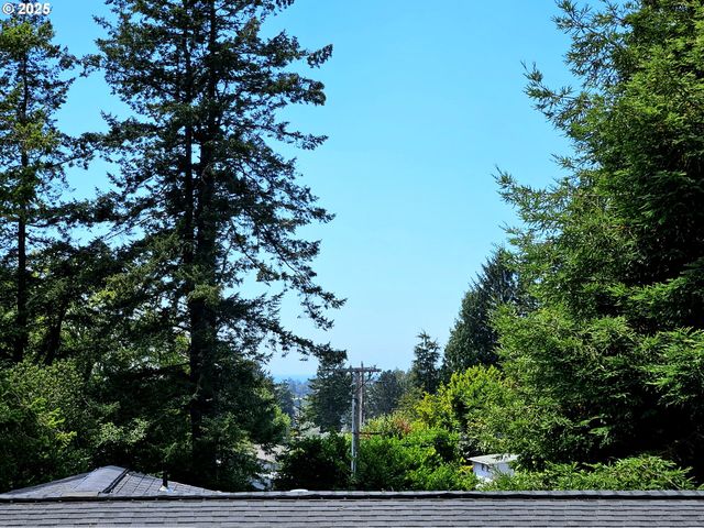 98041 HALLWAY Rd 23, Brookings, OR 97415