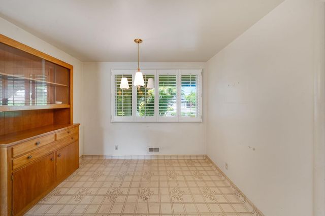 7341 S Land Park Dr, Sacramento, CA 95831