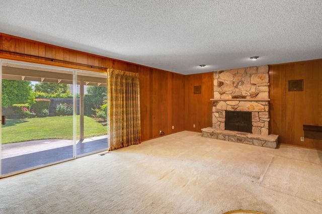 7341 S Land Park Dr, Sacramento, CA 95831