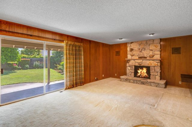 7341 S Land Park Dr, Sacramento, CA 95831