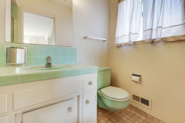 7341 S Land Park Dr, Sacramento, CA 95831