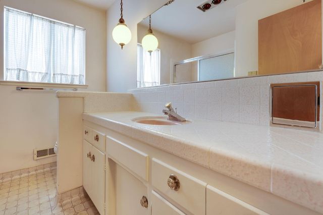 7341 S Land Park Dr, Sacramento, CA 95831