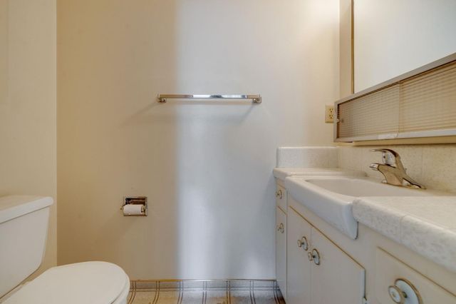 7341 S Land Park Dr, Sacramento, CA 95831