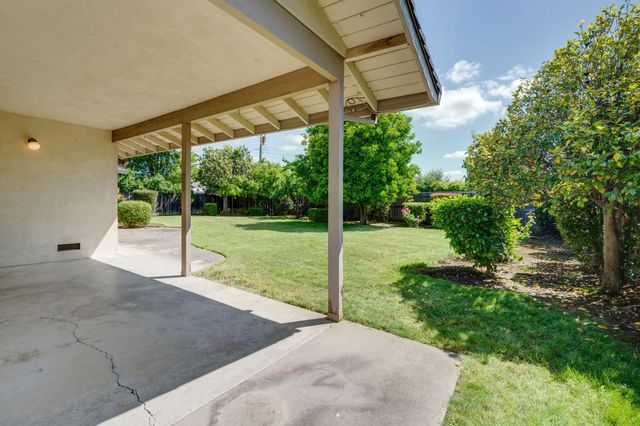 7341 S Land Park Dr, Sacramento, CA 95831