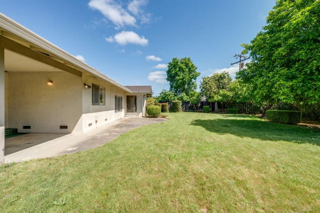 7341 S Land Park Dr, Sacramento, CA 95831