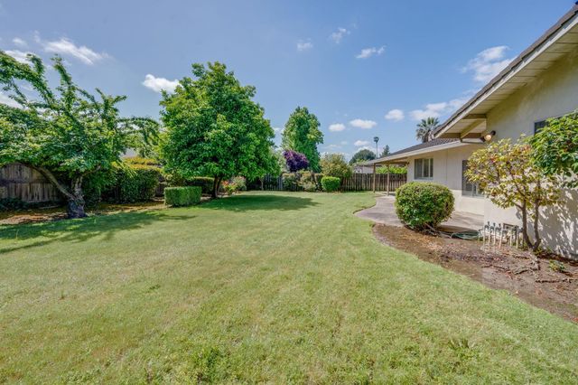 7341 S Land Park Dr, Sacramento, CA 95831