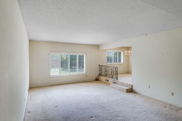 7341 S Land Park Dr, Sacramento, CA 95831