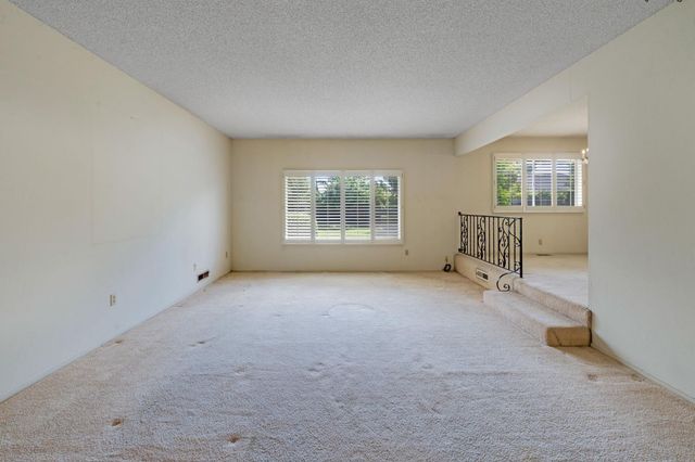 7341 S Land Park Dr, Sacramento, CA 95831