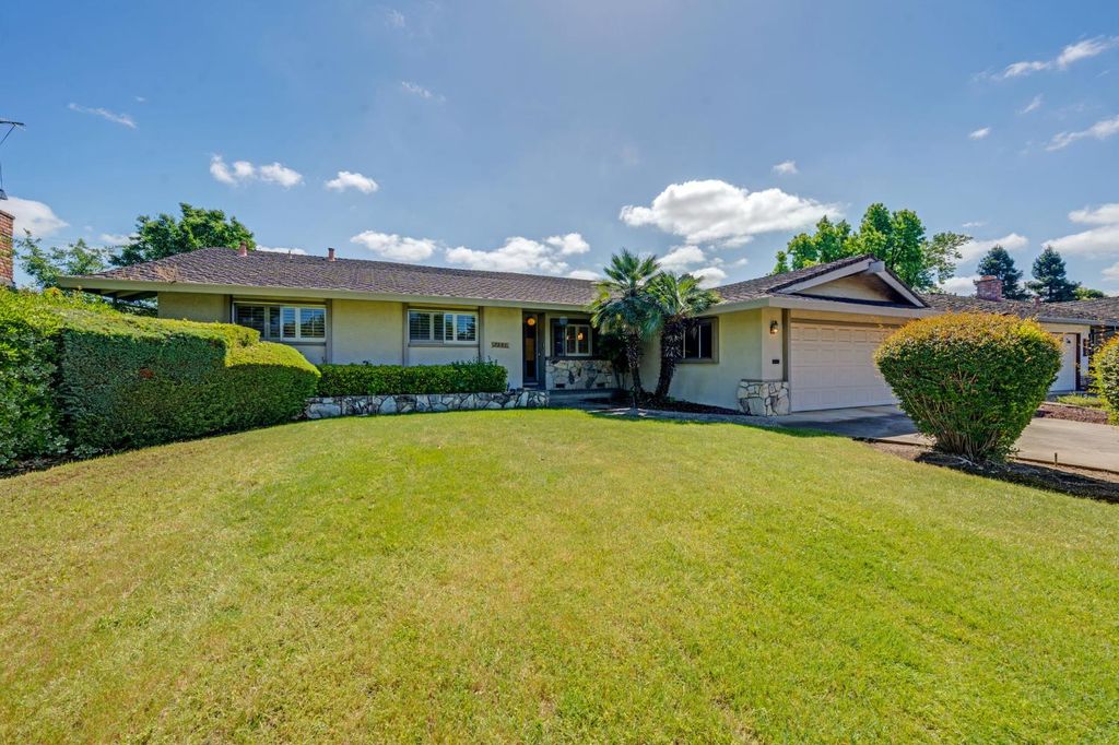 7341 S Land Park Dr, Sacramento, CA 95831