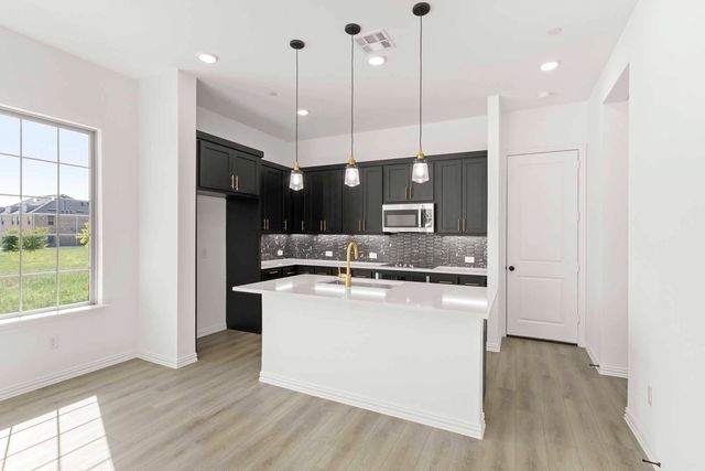 627 Redwood Way, Mansfield, TX 76063