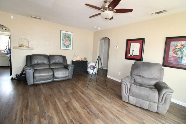 2325 North Street, Anderson, CA 96007