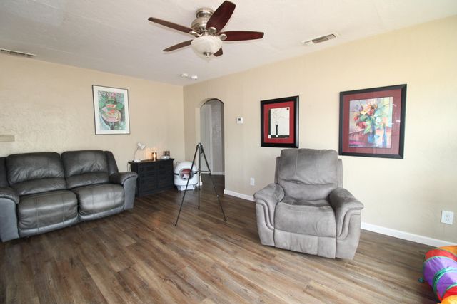 2325 North Street, Anderson, CA 96007